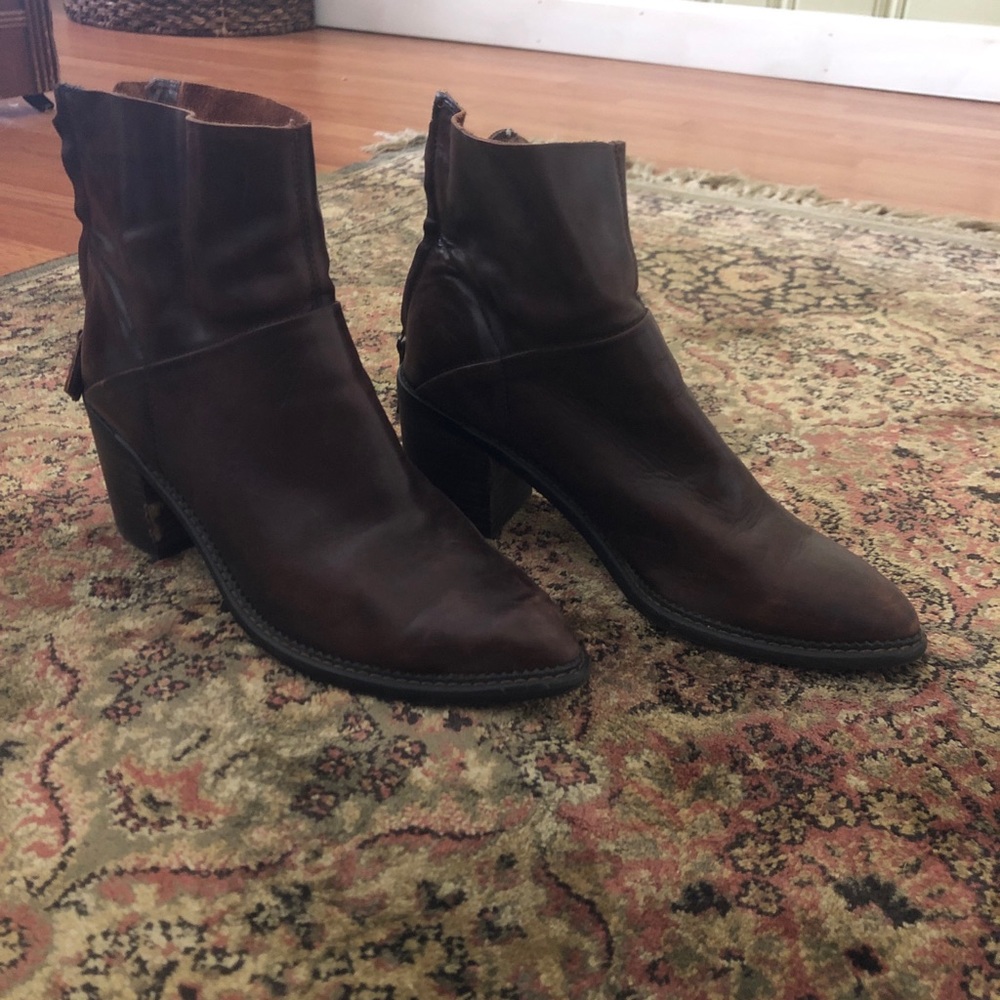 Rare Brown Tony Bianco Chunky-Heeled Boots